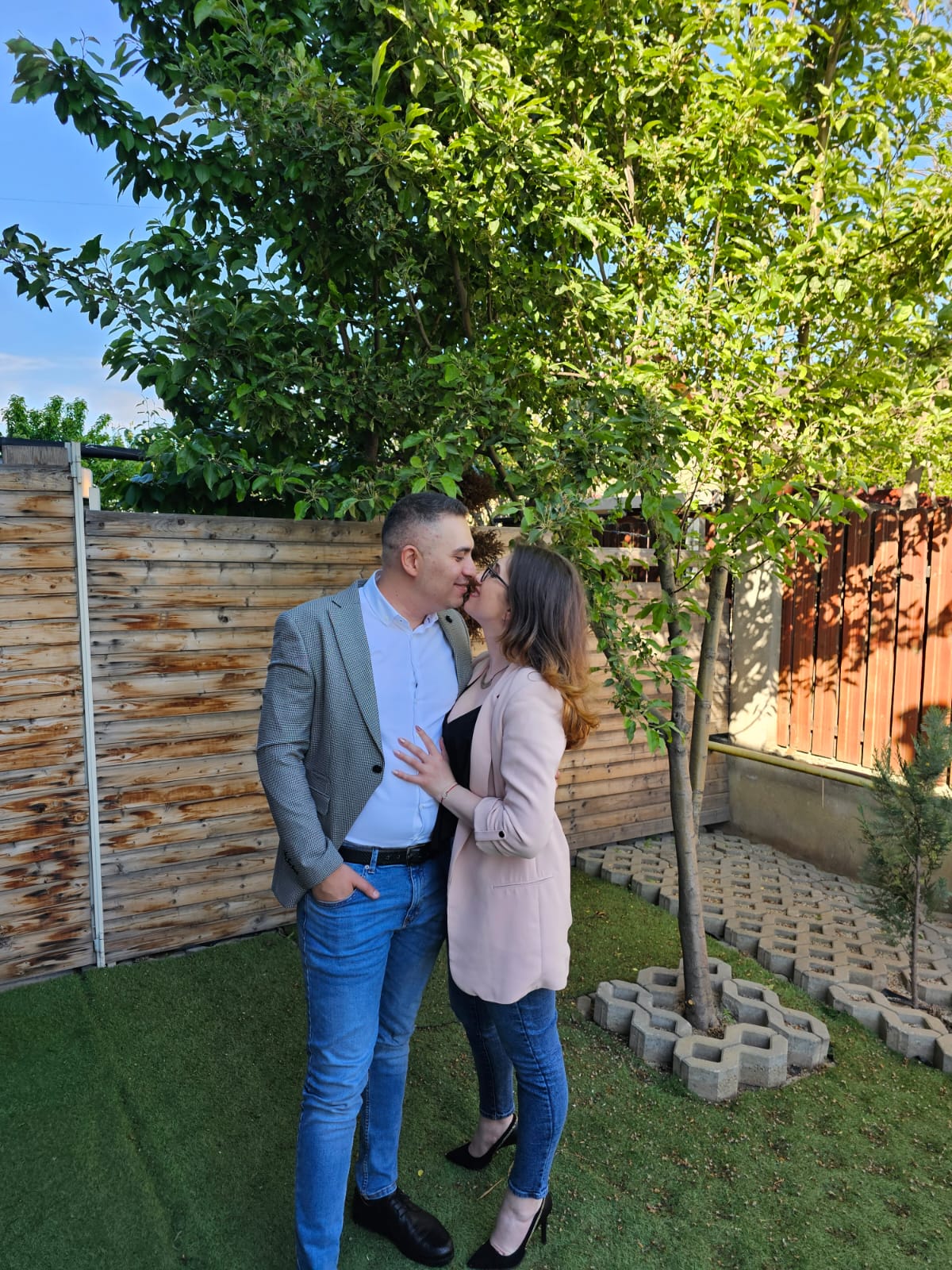 Fotografie centrala cu Alex si Luciana